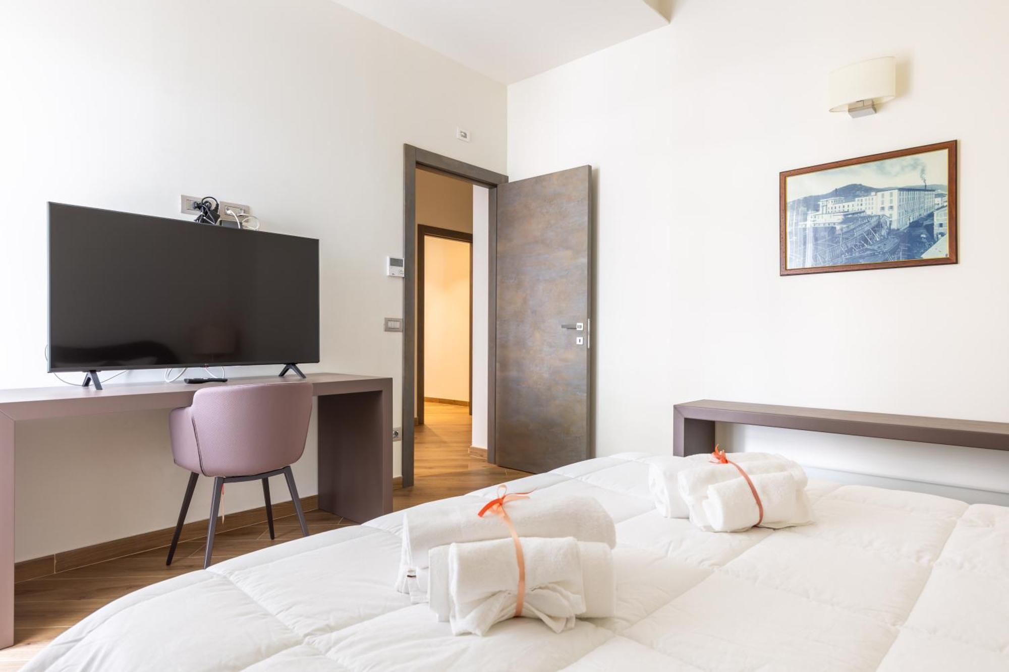 Exclusive Getaway - With Shared Pool & Parking *