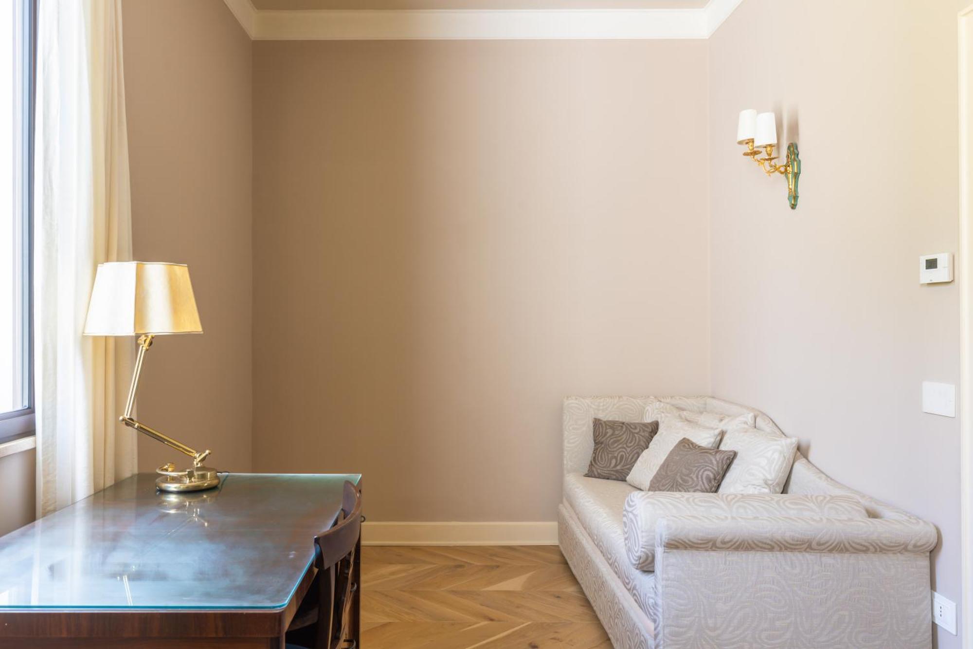 Apartment Exclusive Getaway - With Shared Pool & Parking