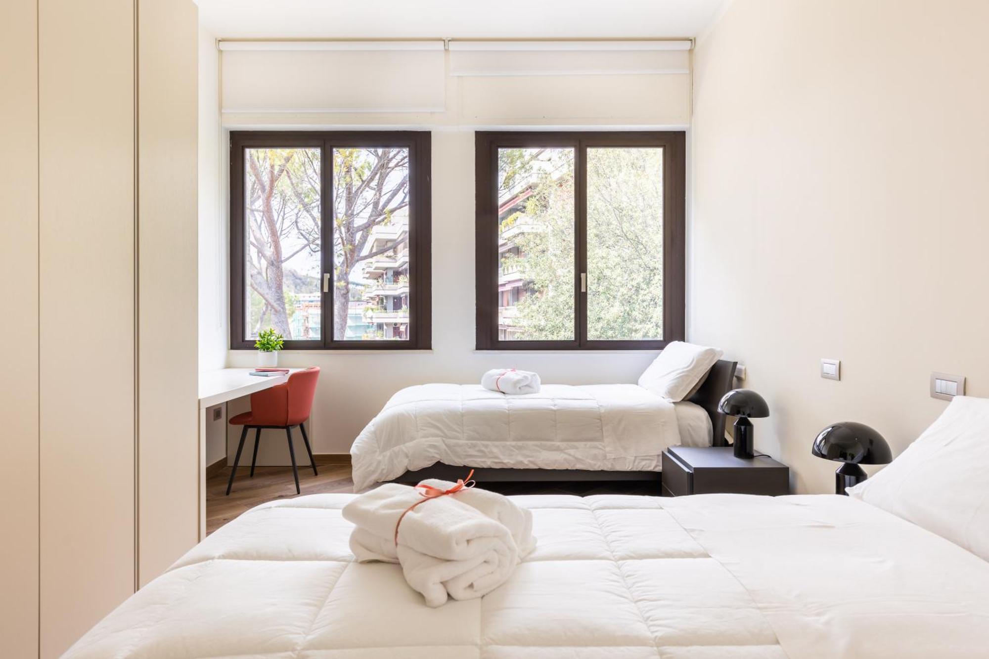 Apartment Exclusive Getaway - With Shared Pool & Parking