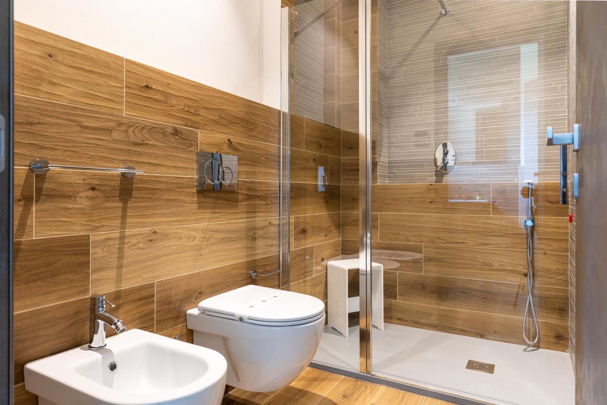 Exclusive Getaway - With Shared Pool & Parking *