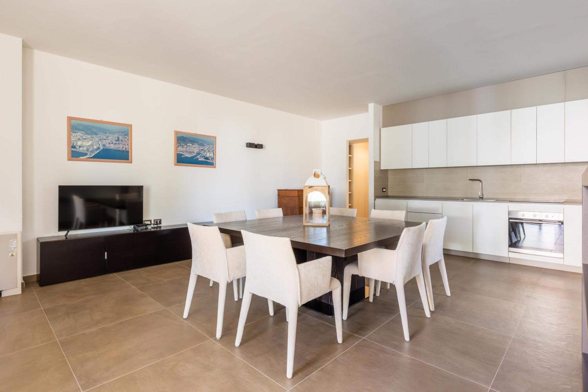 Exclusive Getaway - With Shared Pool & Parking *