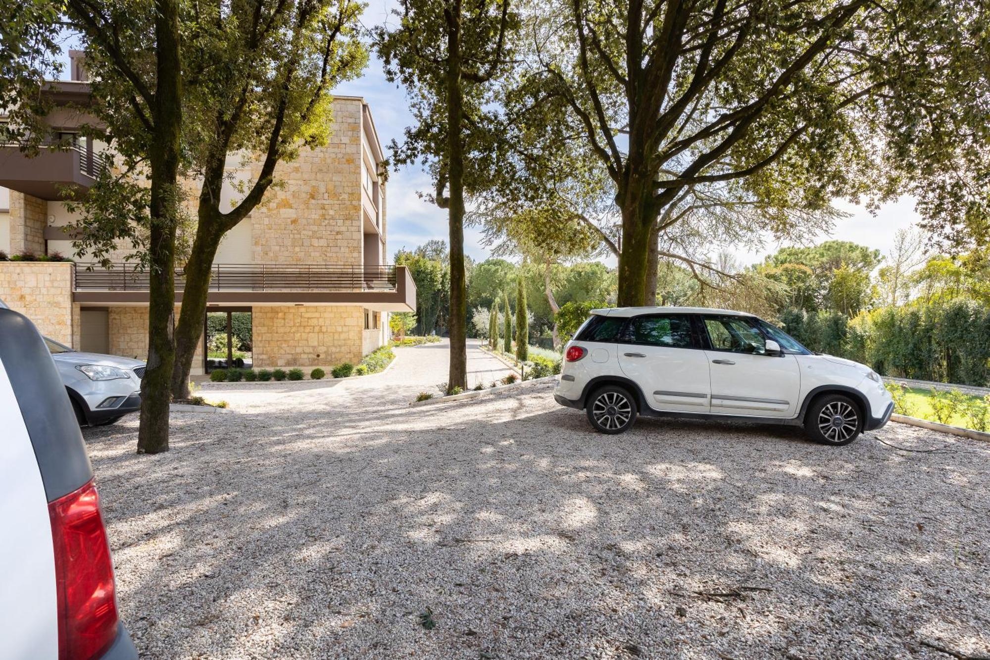 Exclusive Getaway - With Shared Pool & Parking Pérouse