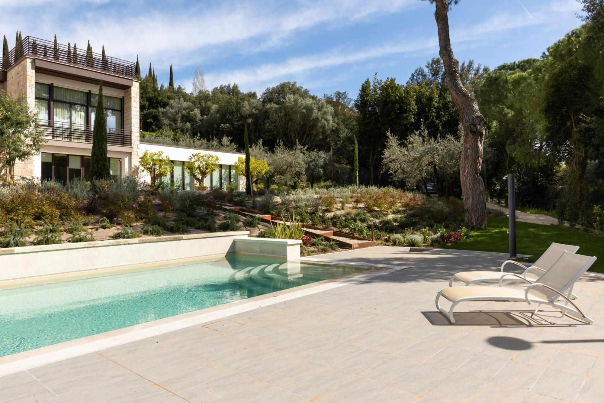 Appartement Exclusive Getaway - With Shared Pool & Parking
