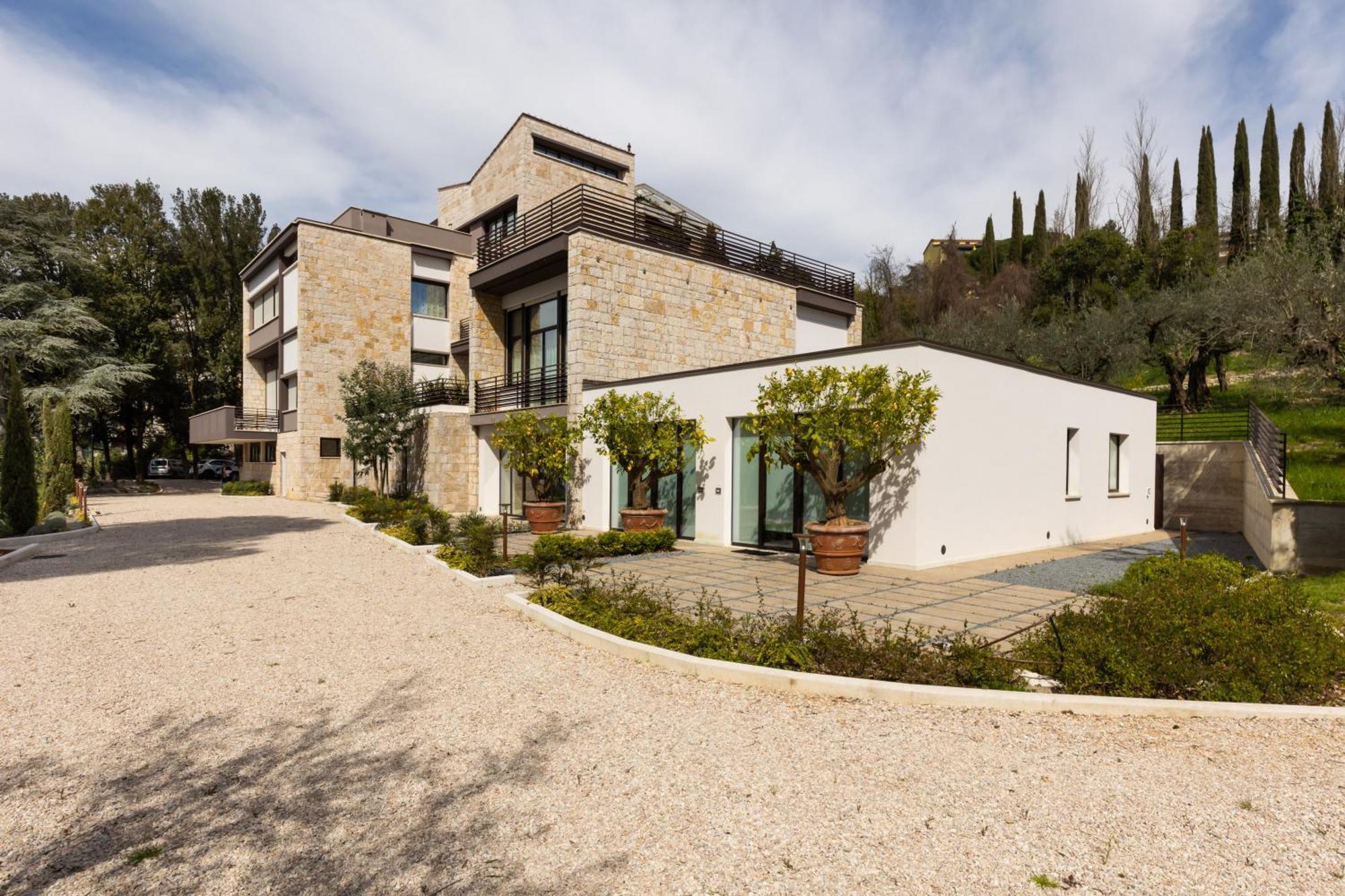 Exclusive Getaway - With Shared Pool & Parking